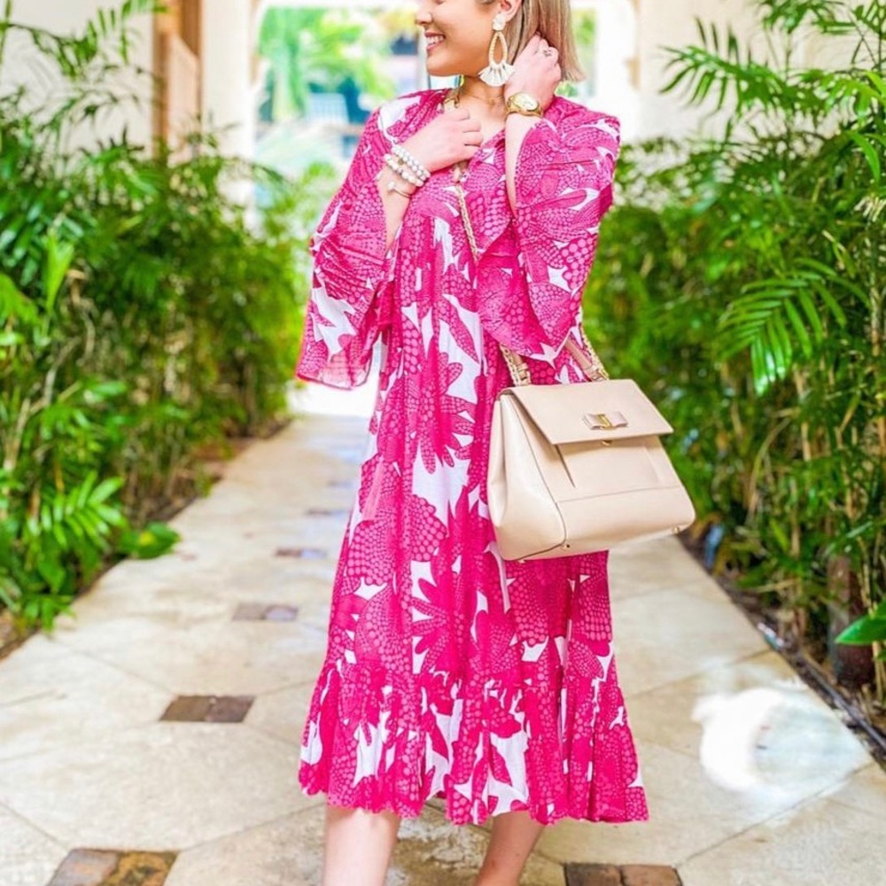 Very comfortable pink and white floral print dress